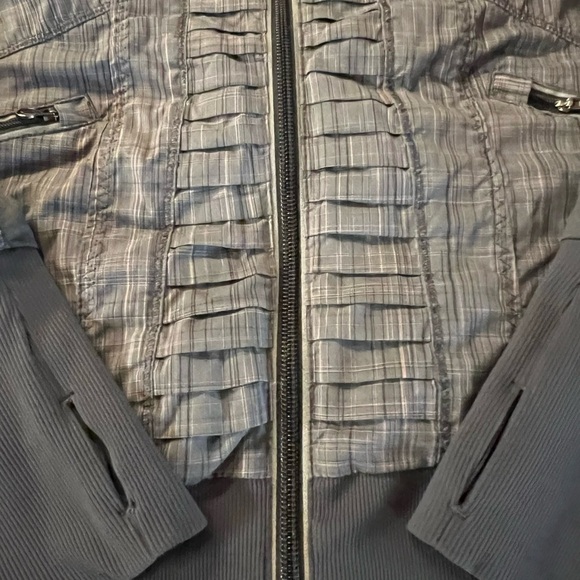LULULEMON WOMENS GRAY & BLUE HOODED RUCHED ATHLETIC JACKET ESTIMATED SIZE 8 - Picture 12 of 15